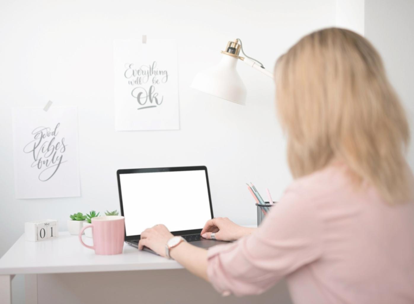 Réunion de travail collaborative autour d'une stratégie financière familiale