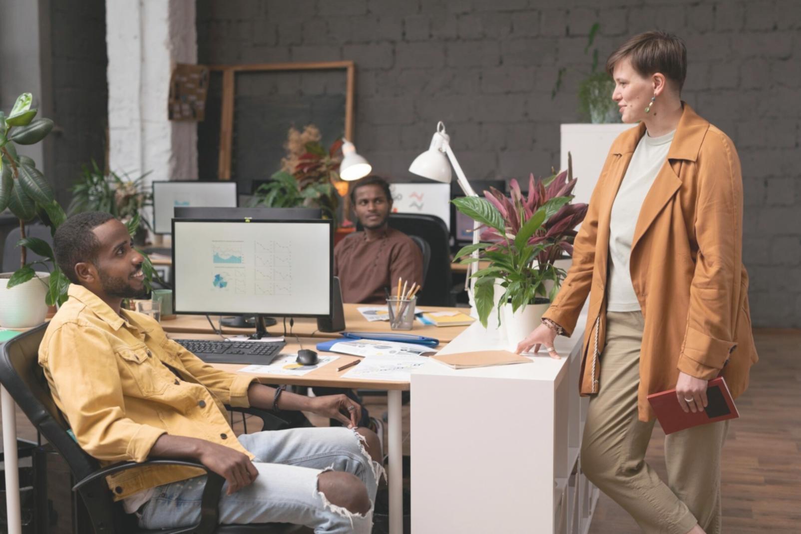 Consultation personnalisée avec un client dans nos bureaux modernes